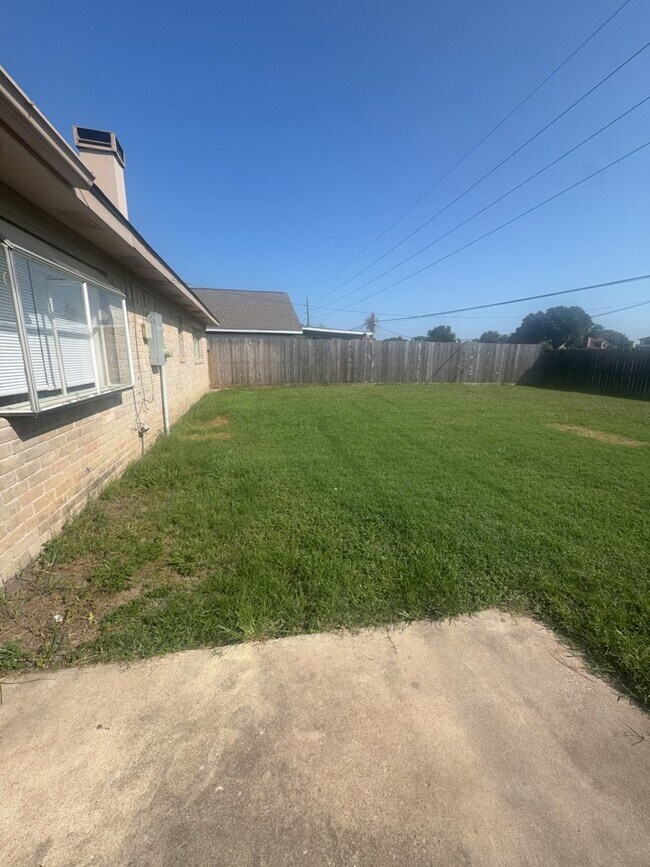 Building Photo - 18214 Almonte Ln