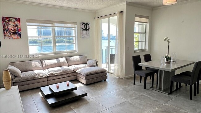 Building Photo - 3255 NE 184th St