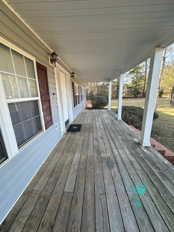 Building Photo - 1209 Lawhorn Rd