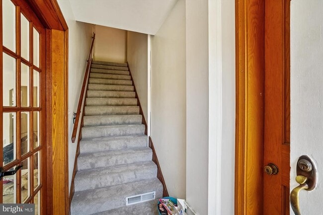 Building Photo - 904 N Ivy St