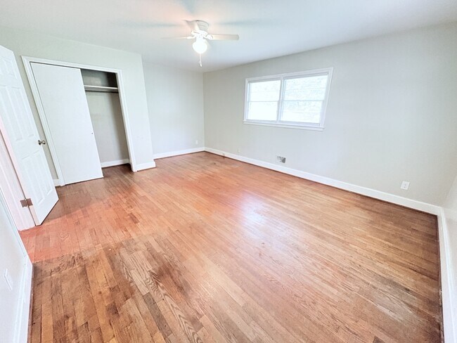 Building Photo - 103 Clarendon Dr