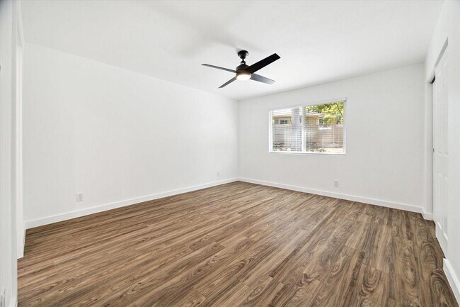 Building Photo - 1311 Warrington Dr