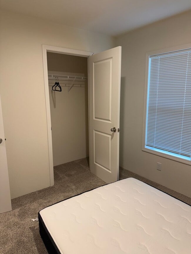 Building Photo - Brand new home, short or mid term rental, furnished or unfurnished!