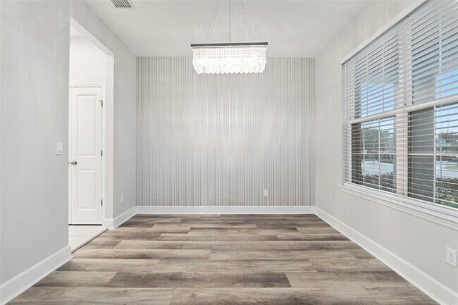 Building Photo - 1085 Lakeside Estates Dr