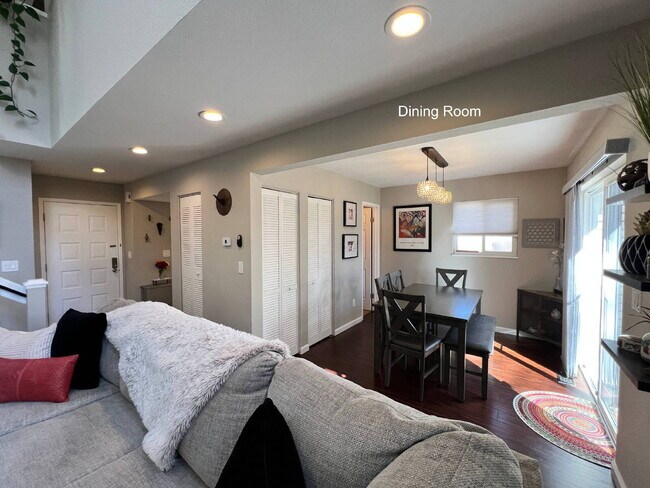 Building Photo - "Charming 2-Bed Townhouse Retreat on East Florida Ave with Spacious 1170 Sq Ft Layout!"