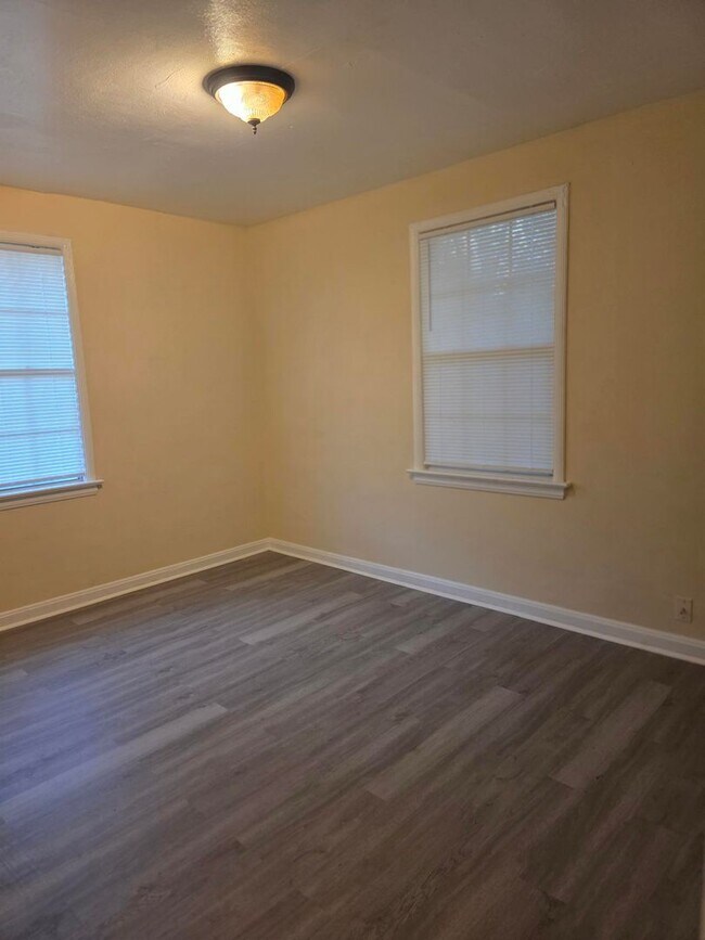 Building Photo - POS3235