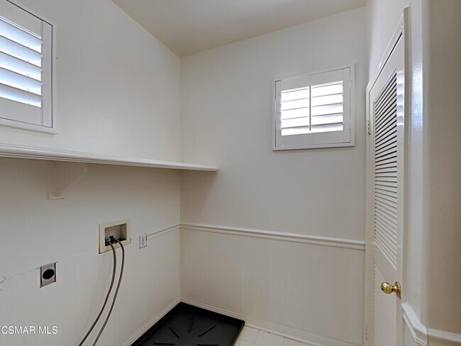 Building Photo - 115 Parkside Dr