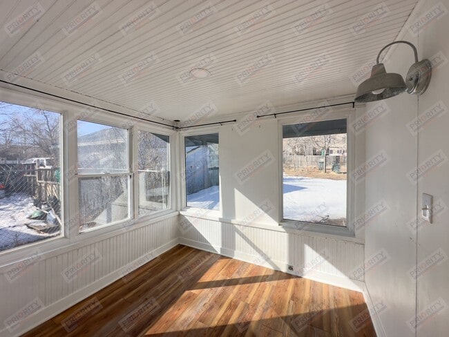 Building Photo - Adorable Single Family Home