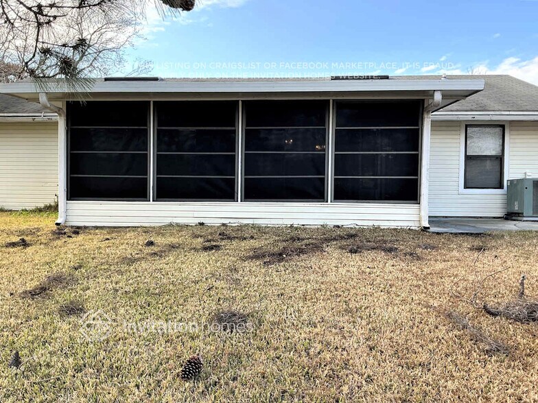 Building Photo - 10669 Parliament Pl