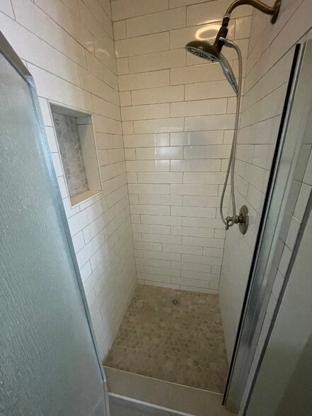 Building Photo - 1127 Elgin St