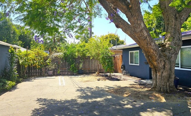 Building Photo - Gorgeous Remodeled 2 Bedrooms, 1 Bath Hous...