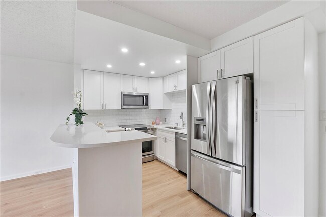 Building Photo - 457 Mansfield I
