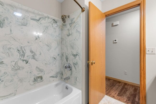 Building Photo - All brick home in Glendale schools!