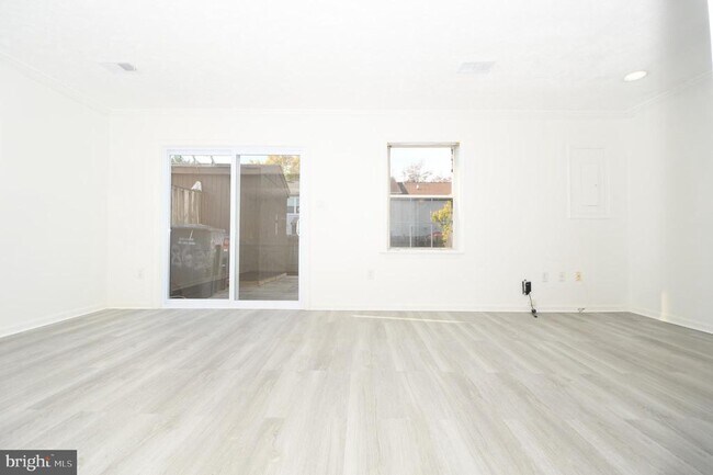 Building Photo - 8635 Union Pl