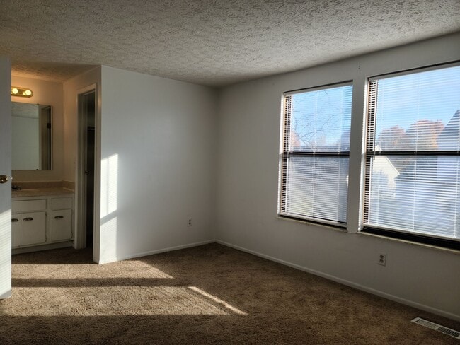 Master bedroom - 4848 Charlton Ct
