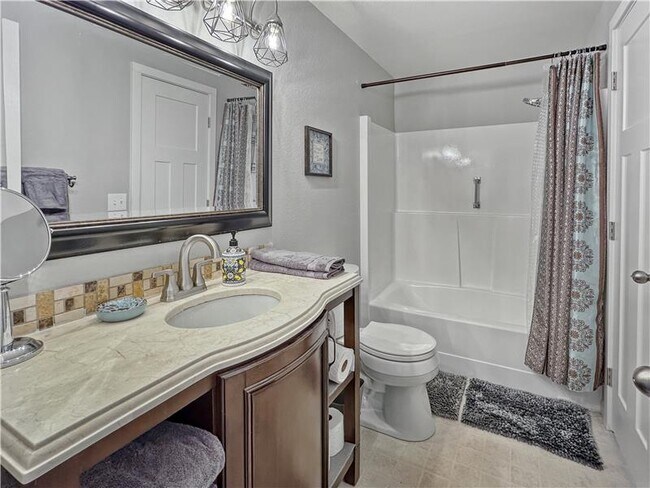 Building Photo - 13316 NE 137th Pl