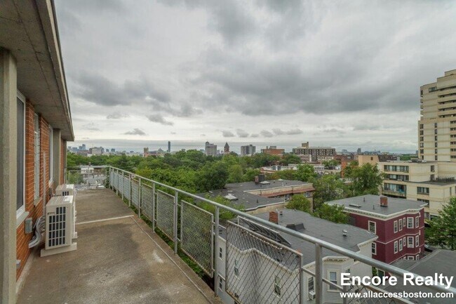 Building Photo - 334 Harvard St