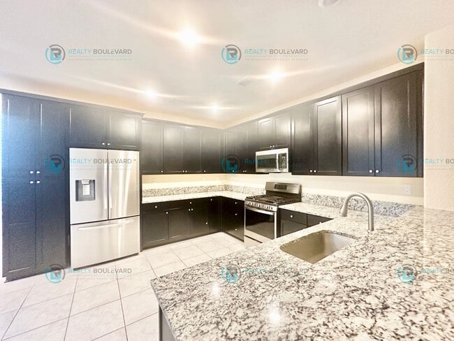 Building Photo - Beautiful 4 Bedroom, 2 Bathroom, 2 car garage, Single Story Home