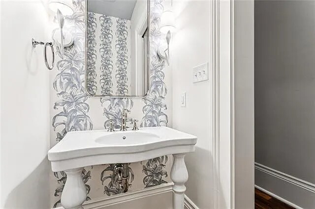 Building Photo - 632 Esplanade Ave