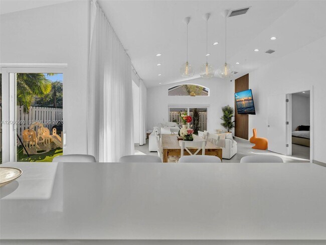 Building Photo - 4807 SW 34th Ave