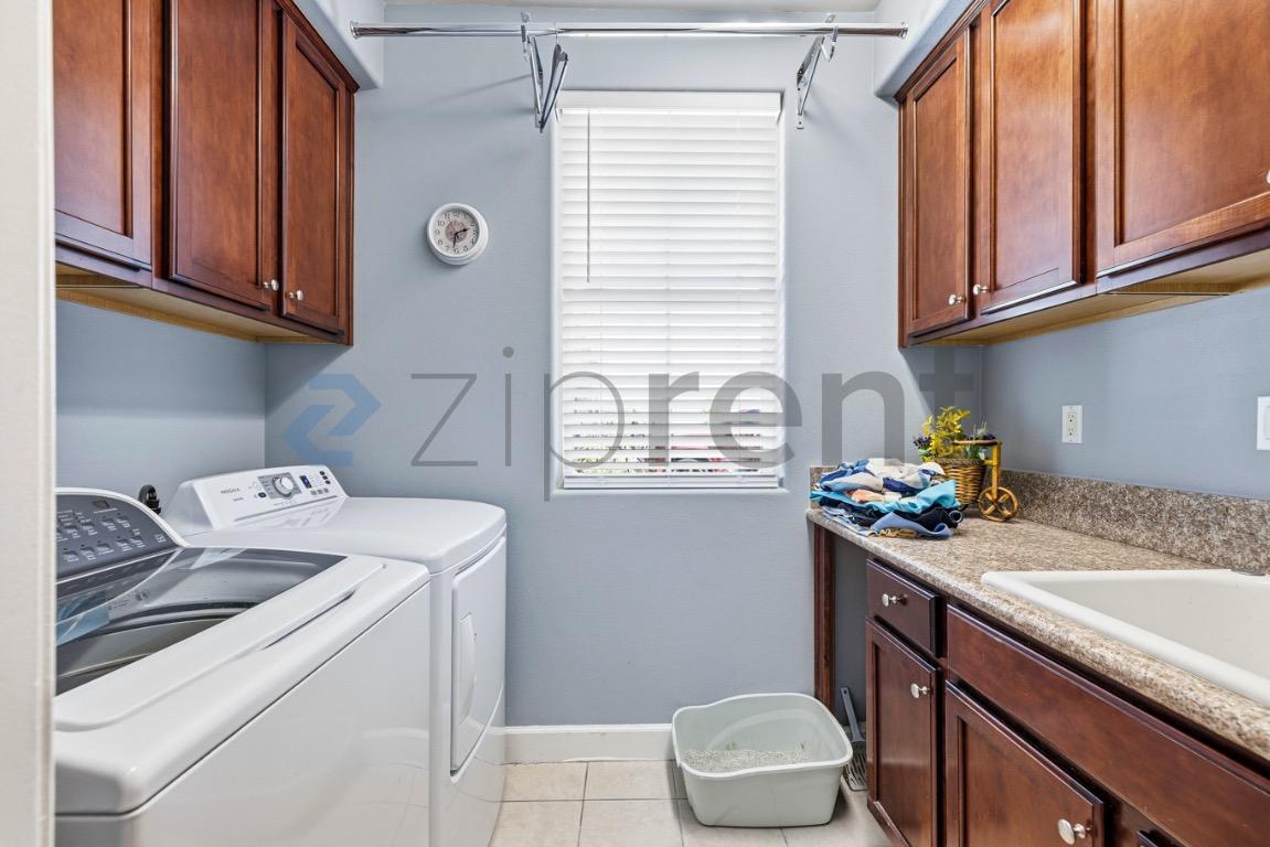 Building Photo - 47298 Twin Pines Rd