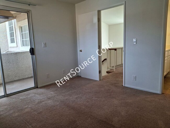 Building Photo - 2 Bedroom Townhome for Rent in the Saugus