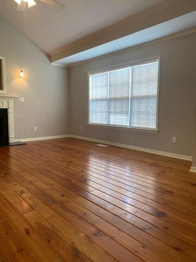 Building Photo - 305 Towbridge Ln