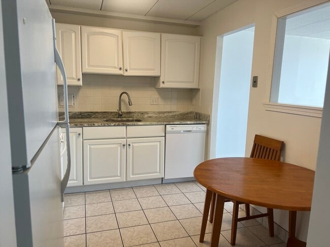 Building Photo - 1 Pond St