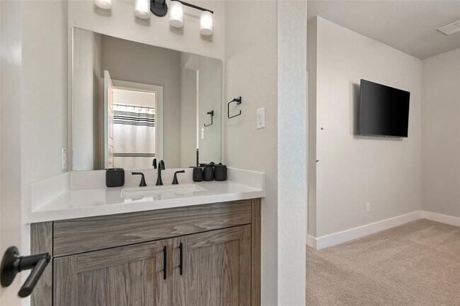 Building Photo - 204 Roseleaf Ct