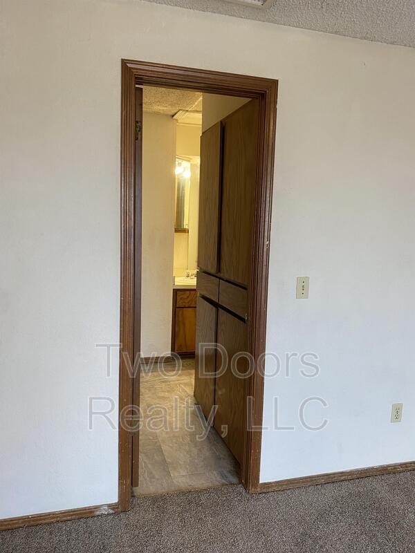 Building Photo - 2820 SE 55th St