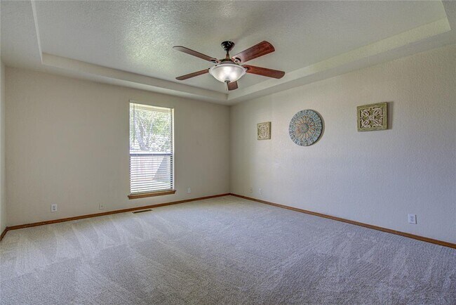 Building Photo - 2109 Shamrock Dr