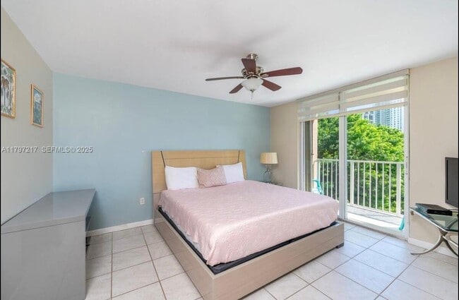 Building Photo - 19999 E Country Club Dr