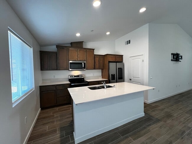 Building Photo - 812 Beaconsfield Ct