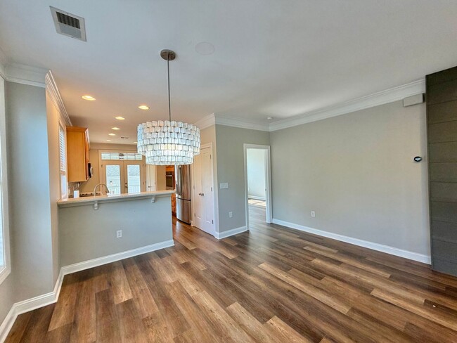 Building Photo - Comfort & Convenience: 3BR End-Unit Townhome in Pooler