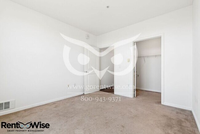 Building Photo - 401 Crescent Ct