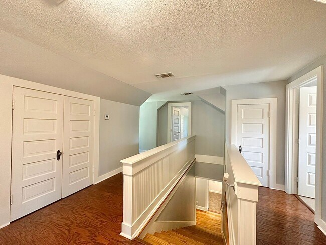 Building Photo - Spacious 4 Bedroom in the Heart of Tyler! Available Now!