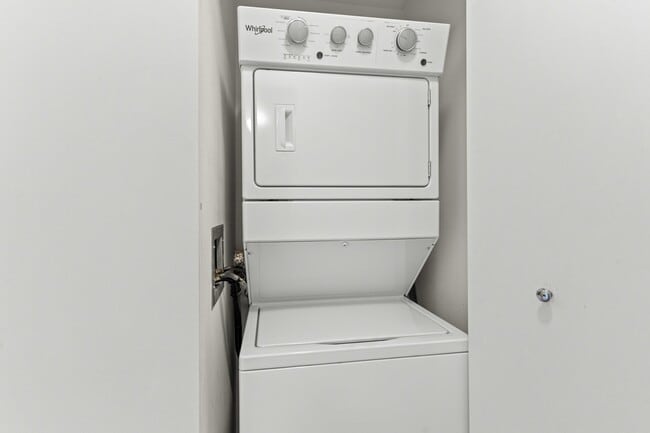 Building Photo - 130 N Garland Ct