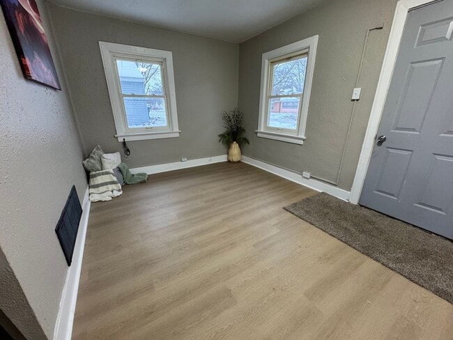 Building Photo - 1 bed, 1 bath home for rent in Waterloo