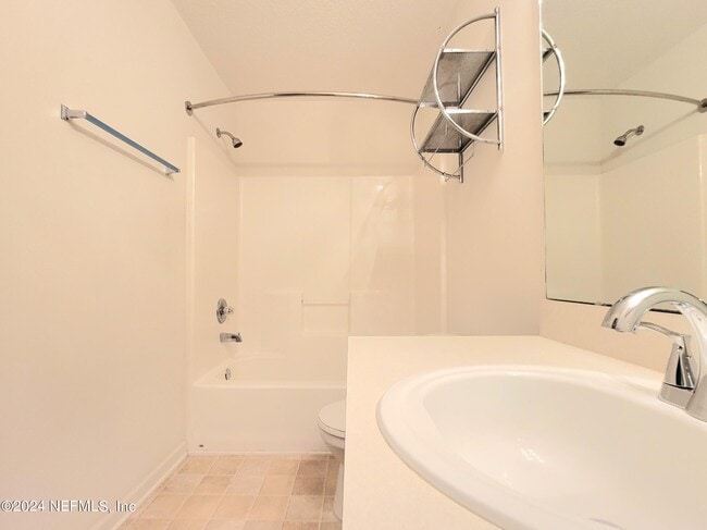 Building Photo - 915 Scrub Jay Dr