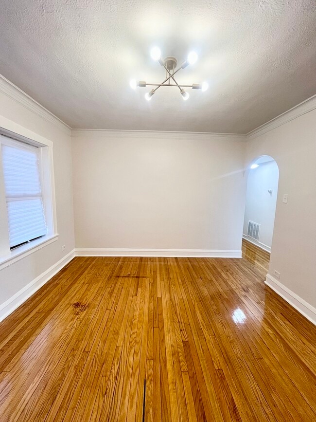 Building Photo - 1329 N Lorel Ave