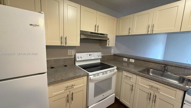 Building Photo - 9933 Nob Hill Ln