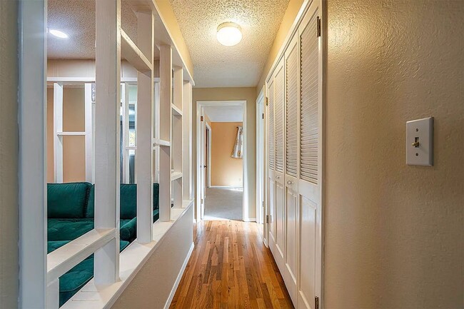 Building Photo - 3 Bed 2 Bath Home