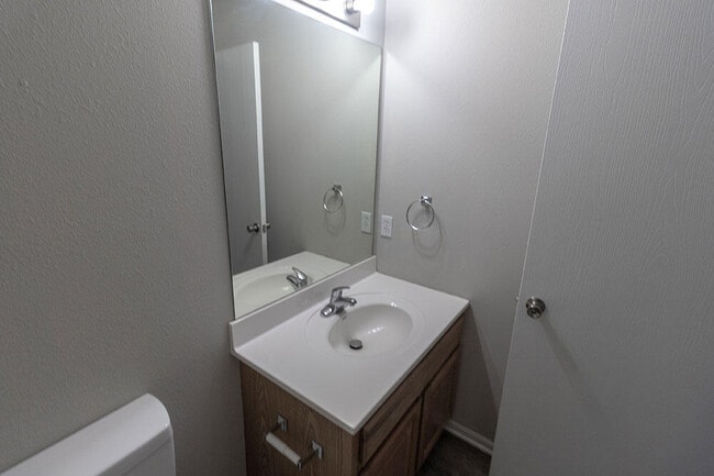 Building Photo - 5000 Derby Ridge Dr