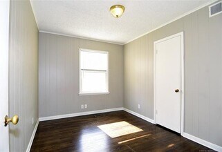 Building Photo - Remodeled 3 Bedroom House