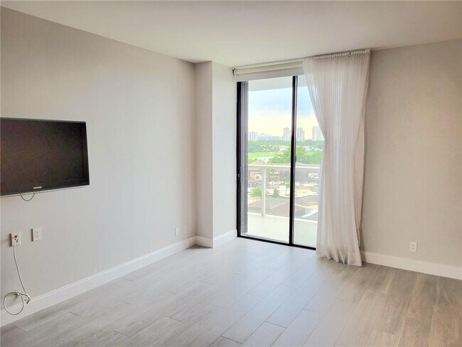 Building Photo - 20281 E Country Club Dr