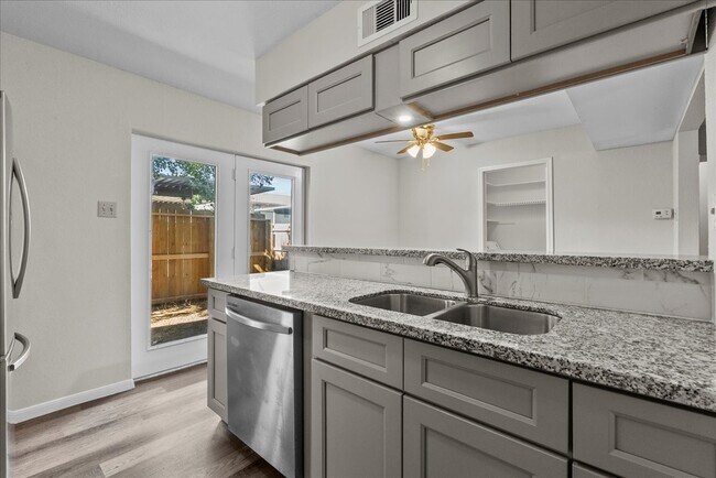 Building Photo - 1517 Bonanza Rd