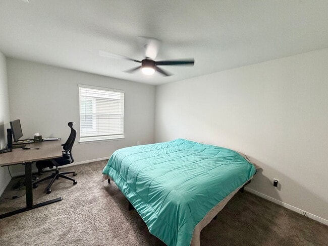 Building Photo - Spacious 4 bed/3 Bath home in Midway ISD