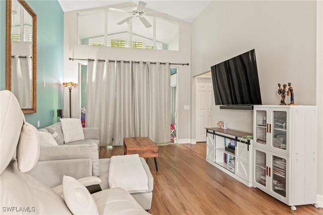 Building Photo - 391 Pindo Palm Dr