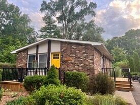 Building Photo - 3130 La Salle Dr