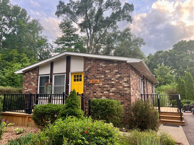 Primary Photo - 3130 La Salle Dr